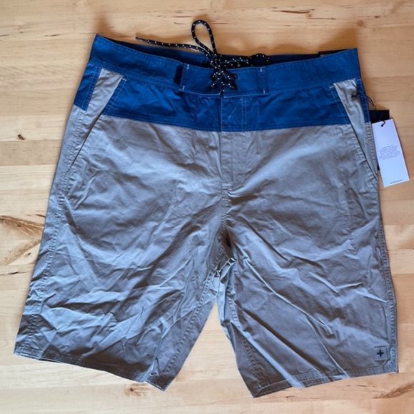 Men's Walkshorts - Picture 1 of 2